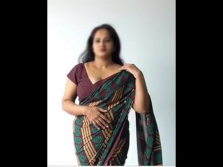 Indiase Stiefmoeder Disha Geweldige Handjob Met Mijn Tepel Zuigen En Klaarkomen