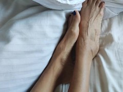 Piedi nudi letto