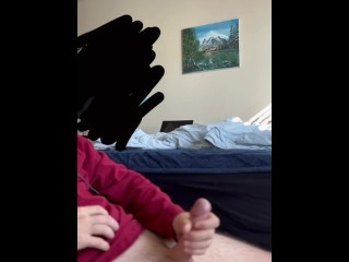 Schattige Jongen Masturbeert Voordat Zijn Vriendin Bezoekt