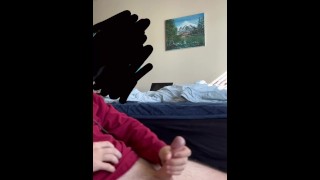 schattige jongen masturbeert voordat zijn vriendin bezoekt 
