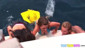 BrookeSkype 女同性恋接吻裸体 Boat Vacation
