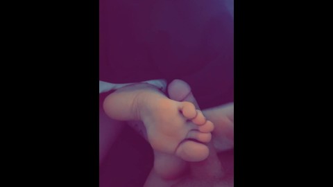 I fuck Evie's high arches until I cum on her teen feet