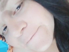 Mi hermana me pide  el celular para mandar un video al novio .. pero se olvido de borrar ..