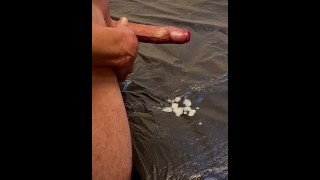 Hot hétéro Guy vider les couilles pleines avec éjaculation