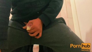 Harige Turkse lul Cums in een condoom