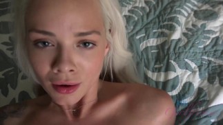Elsa Jean se fait manger la chatte et crème, suce la bite et se fait baiser