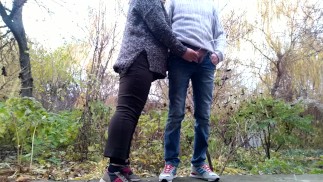 Хочет показать тебе, что она может быть грязной девочкой.