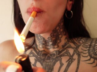 tattooed women, fumar, smoke, tits
