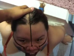 Me follo su hermosa cara, me corro dentro de sus fosas nasales y el semen sale por su boca