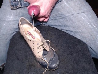 I was so Horny, had to Cum all over my Stepsister's Shoe
