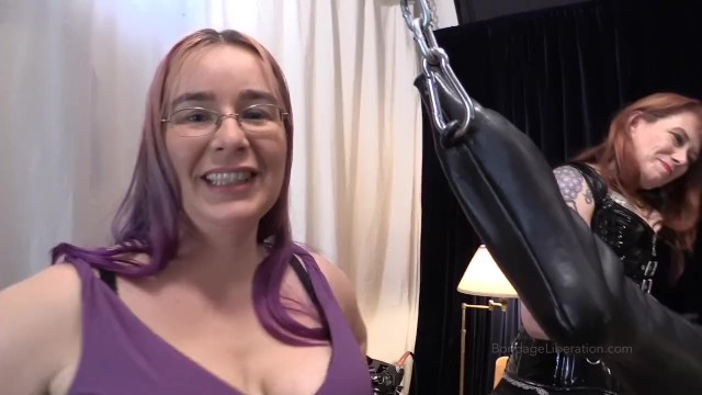 Elise Gets Clamped: Extreme Pussy Spreading - Elise Graves