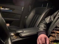 Video After an evening at the disco, he gives a quick blowjob in the parking lot