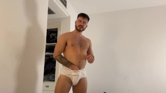 Domination gay reniflant des chaussettes