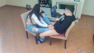 Heiße Lehrerin masturbiert ihren Schüler im Privatunterricht