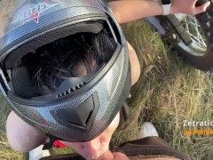 МОТО ДЕВУШКА ПОПРОСИЛА ОТСОСАТЬ ЧЛЕН МОТОЦИКЛИСТУ В ПОЛЕ ЭНДУРО CRF 250