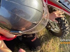 МОТО ДЕВУШКА ПОПРОСИЛА ОТСОСАТЬ ЧЛЕН МОТОЦИКЛИСТУ В ПОЛЕ ЭНДУРО CRF 250 - Screenshot 7 of 16 - мотоцикл