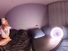 Video Sweet 18 blondie riding a dildo in 360