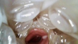 我在以前中出的 Fleshlight Quickshots 中射精的内部视图