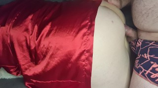 Mijn stiefmoeder neuken in doggy terwijl ze SEXY lingerie draagt