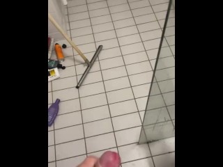 Quick Cum in the Shower