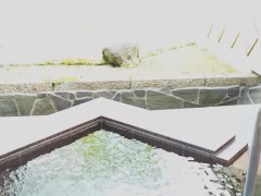 温泉に浸かって、貴方に見つめられて、私はどうすれば貴方は満足するの？ - Screenshot 1 of 16 - 乱暴