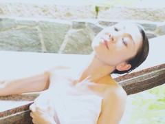 温泉に浸かって、貴方に見つめられて、私はどうすれば貴方は満足するの？ - Screenshot 8 of 16 - Verticalvideo