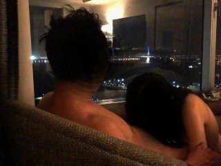 海の夜景の見えるホテルのソファで、テンション上がりの教え子が、馬乗りしながら腰をフリフリ