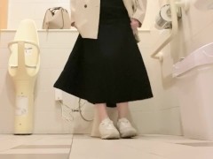 【現役女子大生】放尿シーン　おしっこ撮影 - Screenshot 1 of 16 - Pee