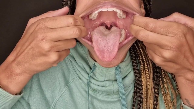 Huge Mouth Porn - I Stretch my Huge Mouth out to Give you Amazing Mouth Views - Pornhub.com
