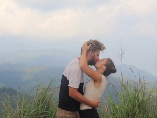 映画のシーンのようにキスする方法は?スリランカの素晴らしいキス!