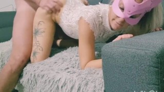 Milf francesa en lencería sexy enciende a su esposo y recibe un facial - Pareja amateur