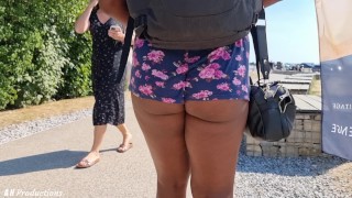 Прогулка на публике в шортах с попкой - откровенная THICK ASS