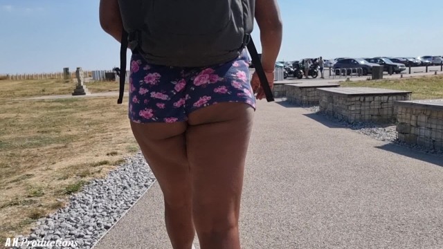 公共の場での率直なお尻