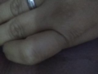 metiendome mi joya por el culo y masturbandome xq tengo muchas ganas de q me follen