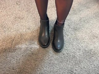 Student gives WILD Nylon FOOTJOB 😈