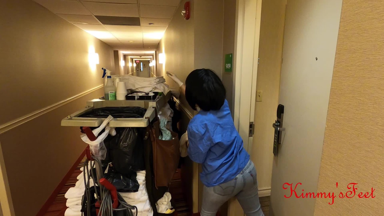 Cock Flashing Real Hotel Maid Films me Jerking off and gives me a Pussy  Rubbing Cameltoe Job - Pornhub.com