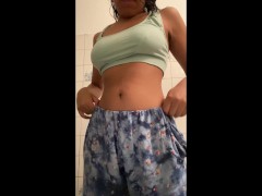 Fuckable booty in sweatpants and sports bra - amateur girlfriend cute butt homemade video - nice ass