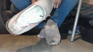 грязные мокрые носки