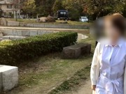 『素人個人撮影』巨乳熟女にピタッと白シャツで/ノーブラ散歩＆露出オナ