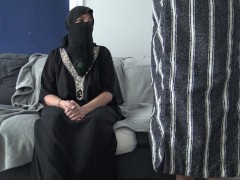 لماذا كل الرجال تلعرب لديهم زبوب صغيرة؟انا حابة زبوب سوداء كبيرة - Screenshot 1 of 16 - Arab Cuckold