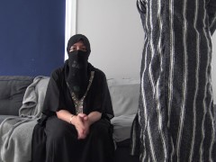 مصرية متزوجة اشترت هدية سكسية لزوجها - Screenshot 3 of 16 - Egypt