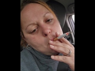 Fumando e Masturbando Na Estrada.