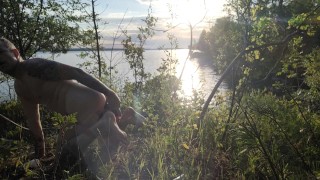 Bondage a la vista del lago, ser tímido, desnudo, expuesto y vulnerable me pone muy emocionado