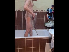 I stand in the bathtub and pee in it | 4K