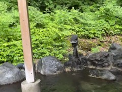 自然の中の露天温泉に入ったら開放的になっちゃった、開けっ広げな私ってエッチかな - Screenshot 11 of 16 - Verticalvideo
