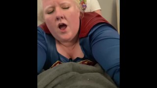 BBW Albino Super Girl habla sucio y recibe creampie