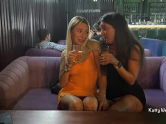 Девушки Снимают Трусики В Ресторане - Засвет Публично - Под Юбкой Без Трусиков - Screenshot 1 of 16 - Public