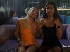Девушки Снимают Трусики В Ресторане - Засвет Публично - Под Юбкой Без Трусиков - Screenshot 11 of 16 - Public