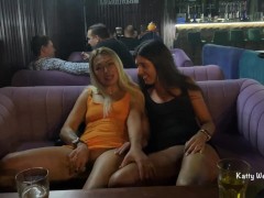 Девушки Снимают Трусики В Ресторане - Засвет Публично - Под Юбкой Без Трусиков