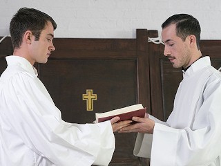 変態司祭は、Holyの儀式中にMason Anderson経験の浅い祭壇少年をドリルし、品種 - YesFather